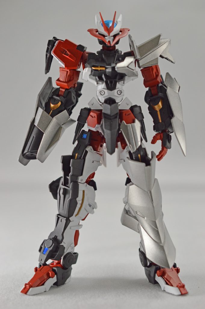 右腕のガントレットセイバーや、左半身の増加装甲らしきものは差別化としてメッキシルバーNEXTで塗装しています。