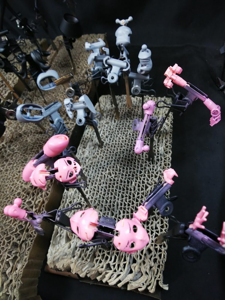 顔色は下地にピンクを塗る。