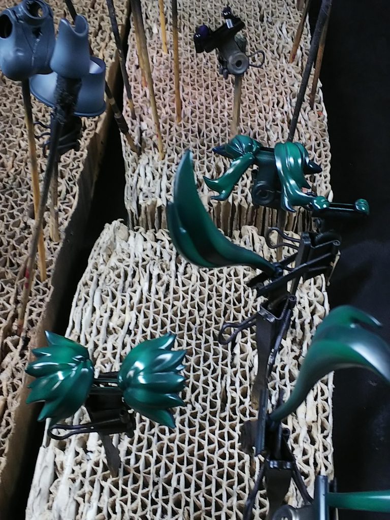 髪は忍者衣装と被らないように深緑色に。