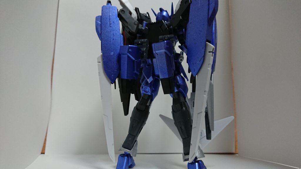 背中はこんな感じです。セラヴィーのGNキャノンとバエルのバックパックを着けてみました～