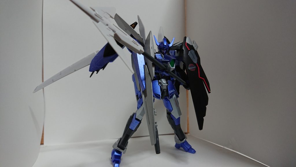 一番のメイン武装はランス。この武器が、シールドと合体すると…