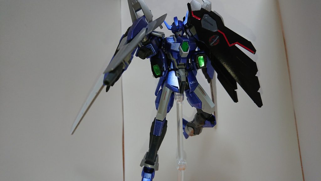 主な射撃兵装。腰のGNキャノンと右腕のシールドビームランチャー、一応膝にはニードルガンも付属(^^;)