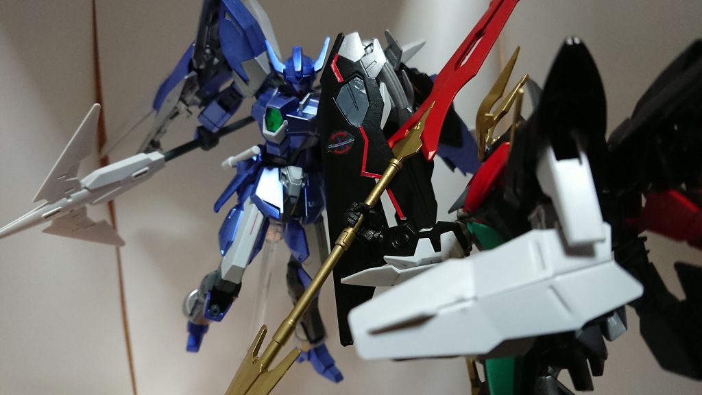 最後にアカシック・アストレイと一緒にポージング。特に設定を考えてなくて滅茶苦茶ですけど完成出来て良かったです(^^)