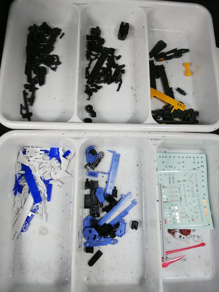 パーツの切出し。