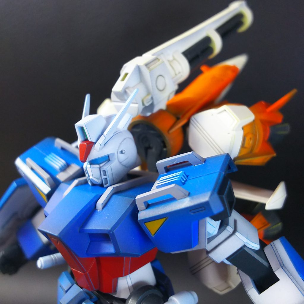 フェイス及び肩アーマー

カブトは合わせ目を消して、青いエッジが出るように処理しました。
中々のイケメンに仕上がったと思うので、是非拡大して見てください！

肩アーマーは構造上合わせ目を消すのが面倒でしたので、適当に穴を開けてシイタケを仕込みました。