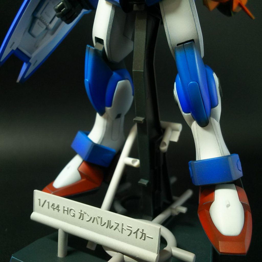 台座について

もともとはオレンジ色で、かつ様々なジョイントが付いていて些か不恰好でした。そこで、悪ノリよろしく色々とデコレーションし、最後にランナータグで出来た看板をおったてましたwww
個人的にはお祭り感があっていいかな、と思っております。