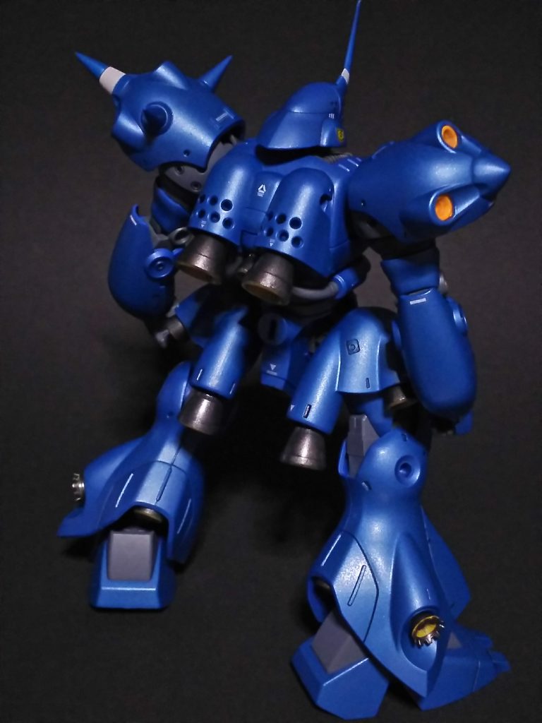 カラーリングは、艶消しメタリックの独特な光の反射加減が好きなので、インディーブルーにパープル、ネイビーブルー、シルバー、シャインシルバーを混ぜた色で塗装しています。