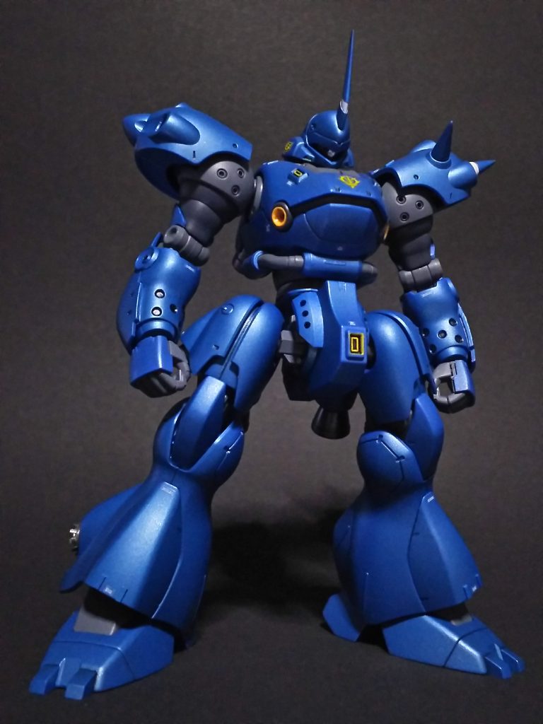 先ずは、武装無しの状態です。このキットは、あえて手を加える必要が無いくらい設定画や劇中作画の特長を再現された良キットですが、全く隙の無いデザインに隙や遊びをつけて自作が思うバックヤードビルドな機体をバランス変更で再現してみました。