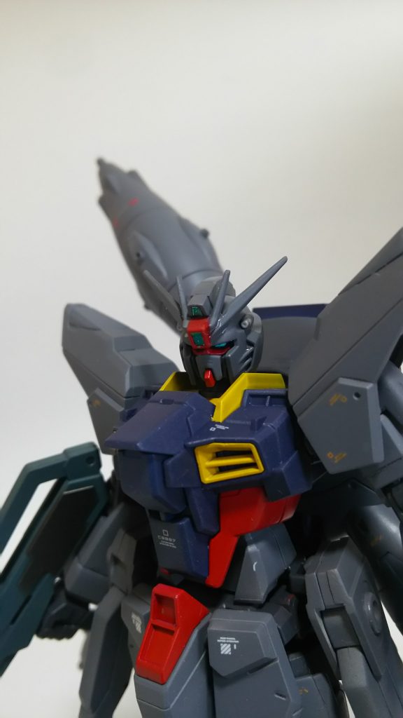 上半身アップで。
頭部アンテナはHGACウイングゼロの物を使用してます。もう少しグレーを薄くしても良かったかと思います。