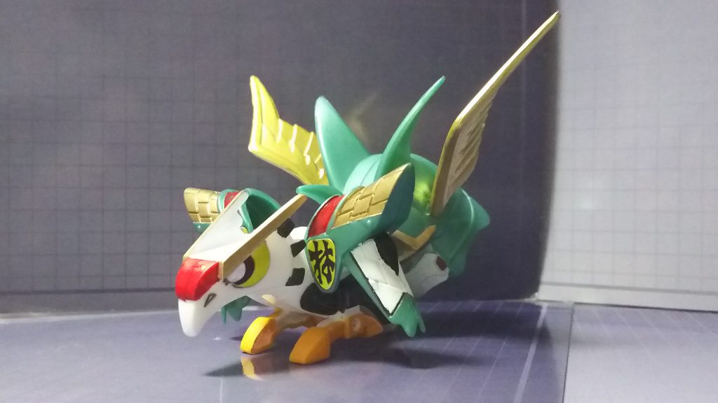 そして掟破りの鎧着装
隼王天の力を宿したファルコンイーグルが空を裂く！
他3体と異なり兜のマスク部が装着を阻害しないのでした。