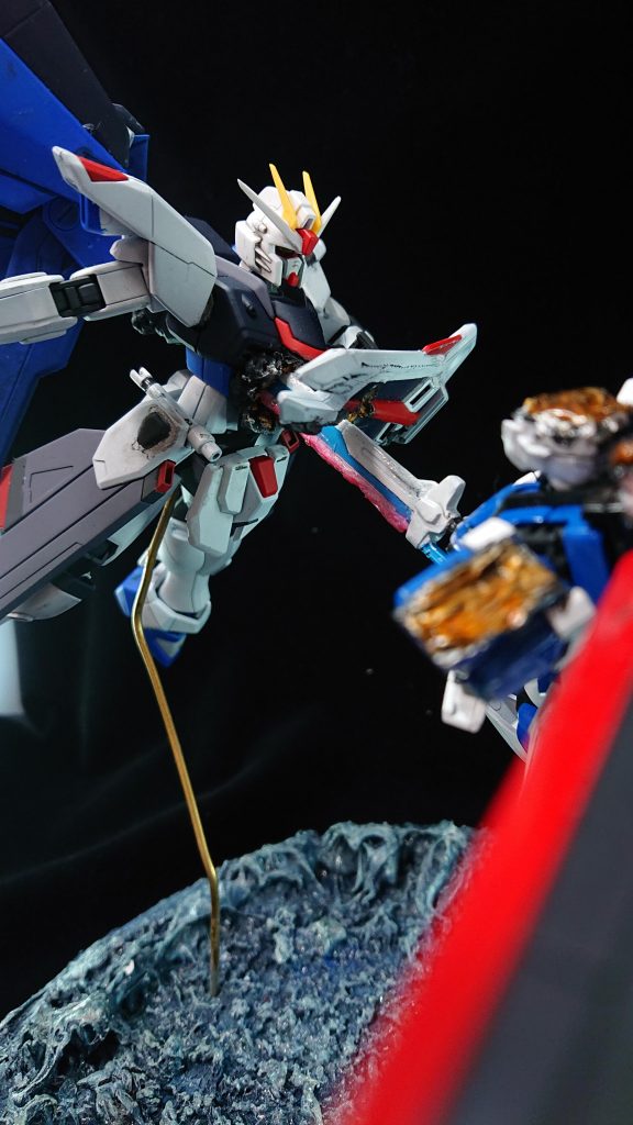 ご覧の通りコックピットを貫通させました
(あのシーンで生きてる方がおかしいので徹底的に貫きました)