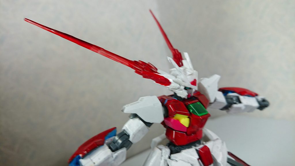 頭からビームサーベル