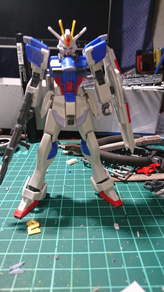 仮組してとりあえずスカート下側詰めました。