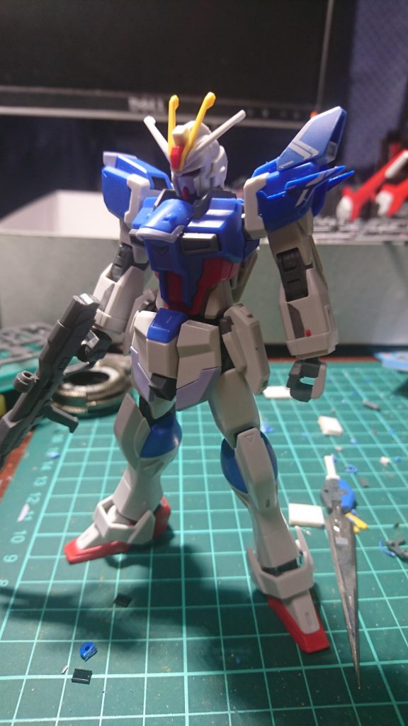 このままではいけない、新しい事にチャレンジしようと急遽RGエクシアをばらしてミキシング開始。