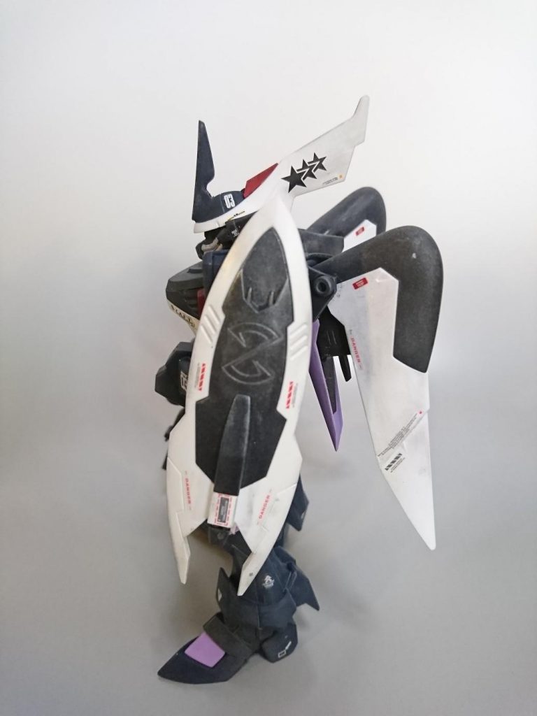 角はビルダーズパーツのMSブレード1を使用
こちらの方が隊長機っぽさが出ました。