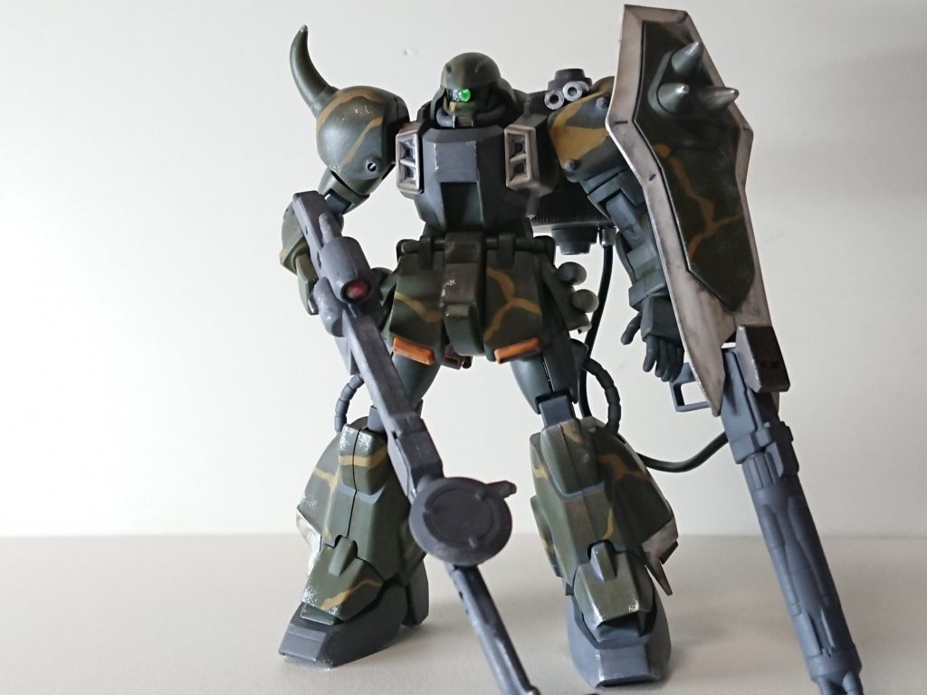 ザフトが開発したザクウォーリアの先行量産機。ウィザードシステムの量産が整う前にロールアウトし、地上でのデータ収集を目的に先行配備されている。ザフトが一時、鹵獲運用していた「バスター」の運用思想と武装データが反映されており、専用のライフルはバスターのものをベースに改良したものとなっている。また、のちに量産されるガナーウィザードのプロトタイプの一つを装備しており、その後のザフト軍msの射撃プログラム精度向上に貢献したとされる。