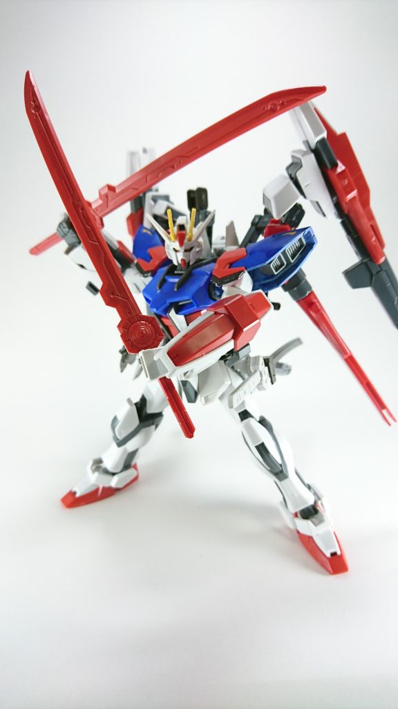 重斬刀「レグルス」
サイドアーマーにマウントされている斬機刀「レオ」よりも太い片刃剣。
見た目以上に強固に作っており、GBN内の戦艦装甲さえ切り裂く。