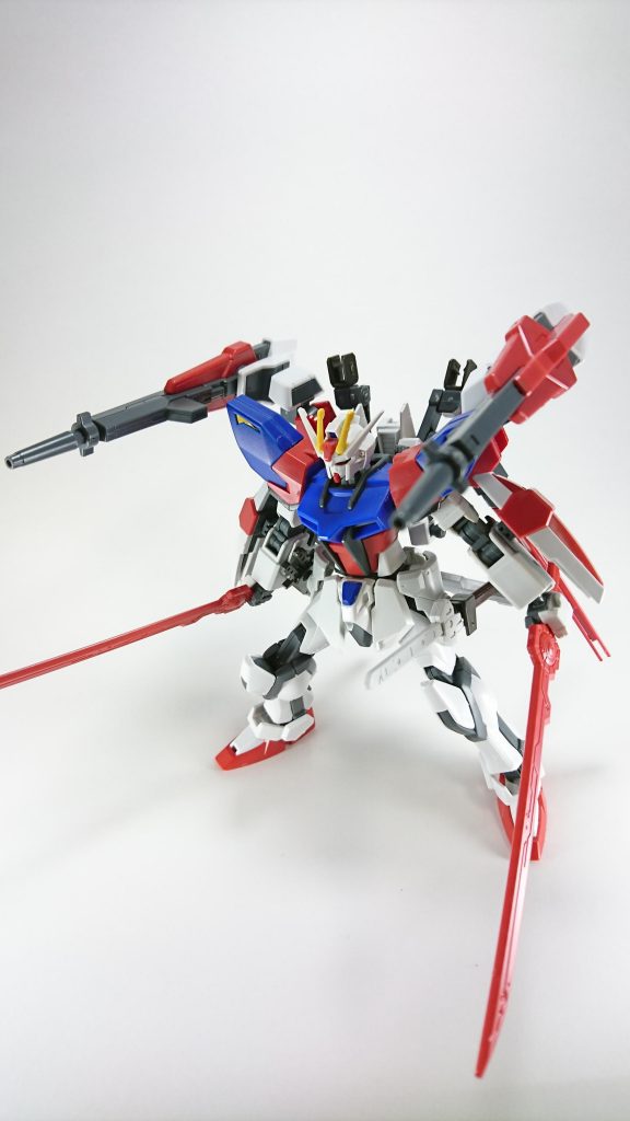 バインダービームキャノン
AGE2ダブルバレットのキャノンを改良した物。手に持たずに射撃面の強化を図っている為、砲身の分離やビーム刃発生はオミットされている。