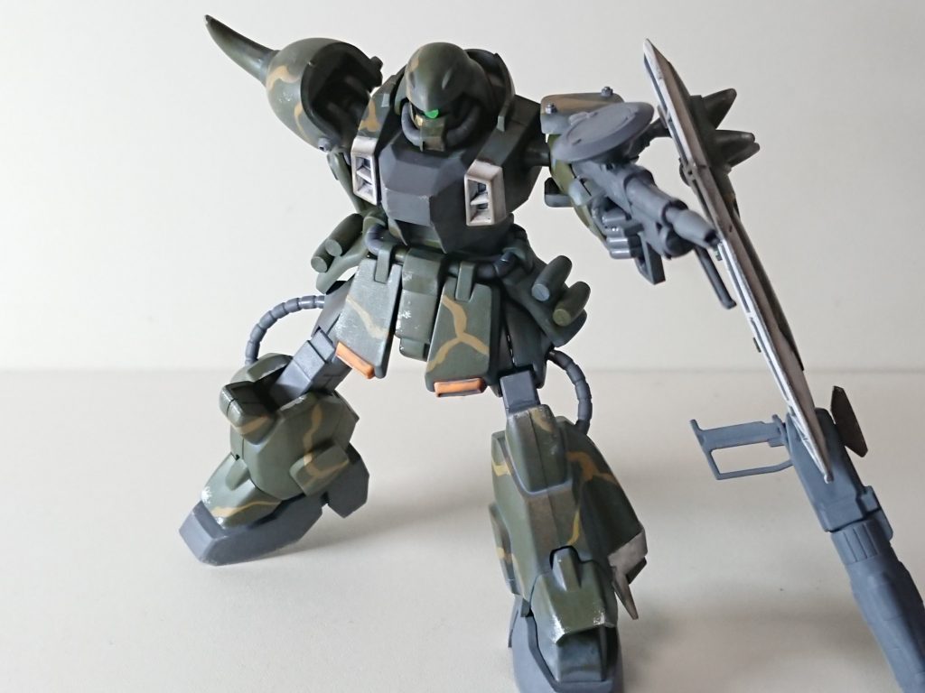 ビーム突撃銃は標準装備。一般量産品と同じもの。