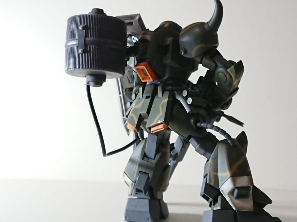 プロトエネルギータンク
ガナーウィザード製作のためのデータ収集用に試作されたもので、機体のバッテリー容量に左右されずに高出力ビームライフル運用を可能にする。許容エネルギーはガナーウィザードより僅かに上回るがコストと重量も比例して向上してしまっている。