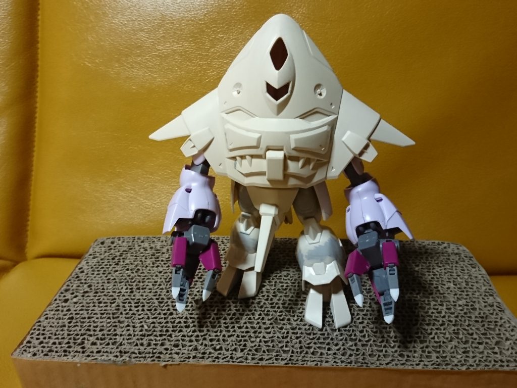 腕の正解はガザCの足部分でした。爪先をプラ板で尖らせました。初めてのミキシング!