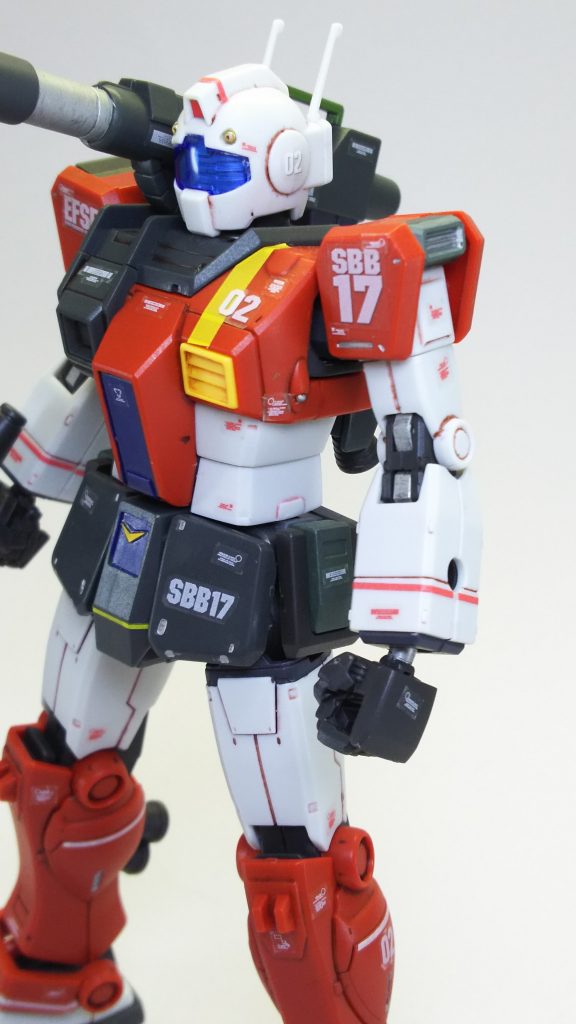 腕の間接をシルバーで塗装することでいいアクセントになっていると思います。