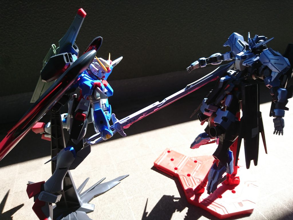 相手役はフルメカニクスヴィダール。青部分をパールライトブルーで塗装してあります。いつかガンスタにもあげようかな？
