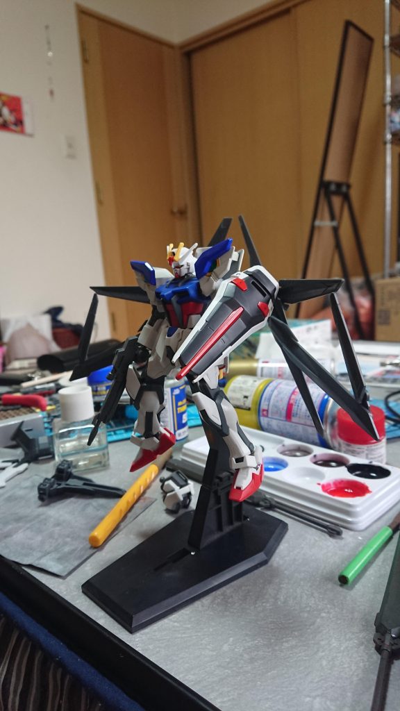 高機動時はバックパックが展開しヴォワチュール・リュミエールを使用する設定です