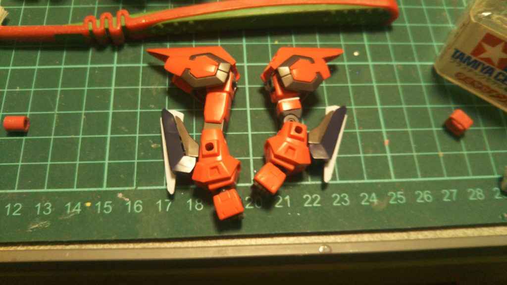 肘関節にCSフレームを使うことで腕の短縮のついでにキットのままよりは可動域が広くなってます