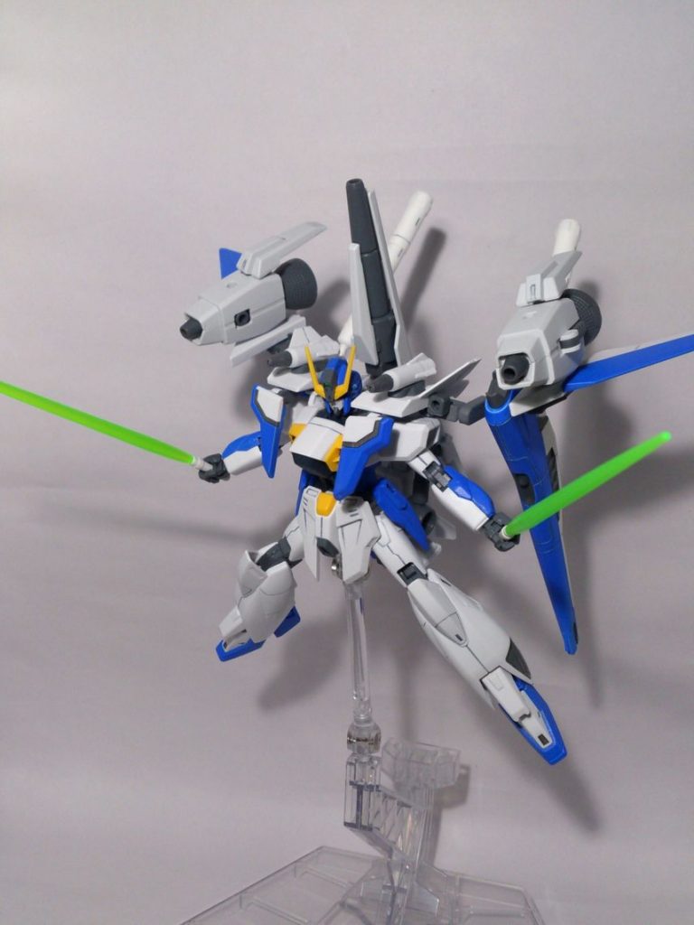 肩にビームサーベルも追加。ビーム刃はガンダムX作品ということで緑。