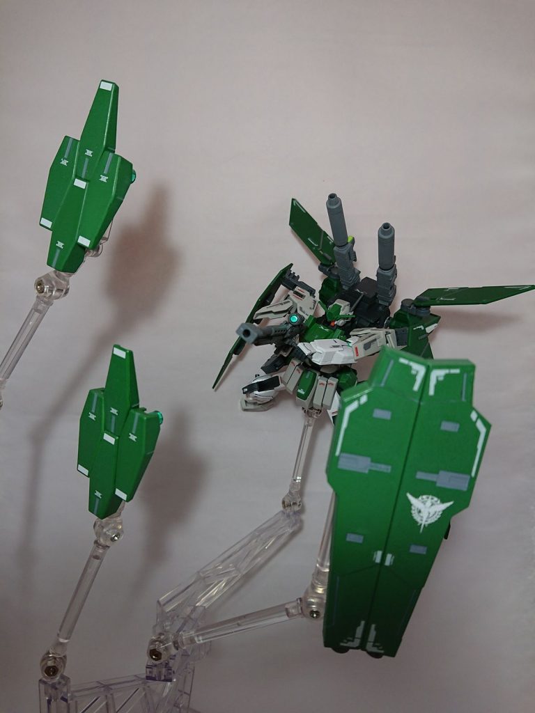 シールドビットを展開して狙撃ポーズ。