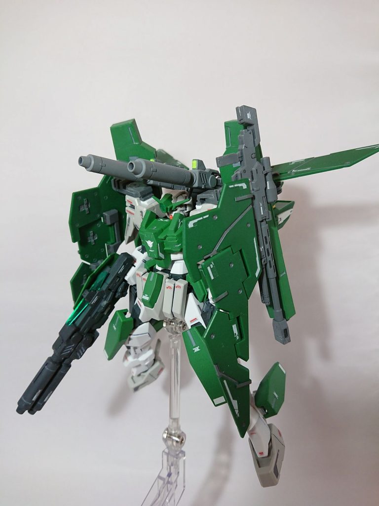 後ろのGNシールドをウイングみたいに。