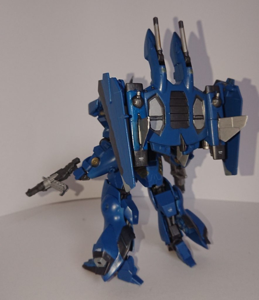 背面です。ジャスティスのファトゥム00を改造したファトゥムウィザードを背負っているため、だいぶ大柄になりました。