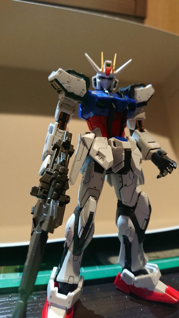 無難に下から。密度の高さに助けられて完成しました。本当はデカール等で仕上げたいのですが機会があればと思います。