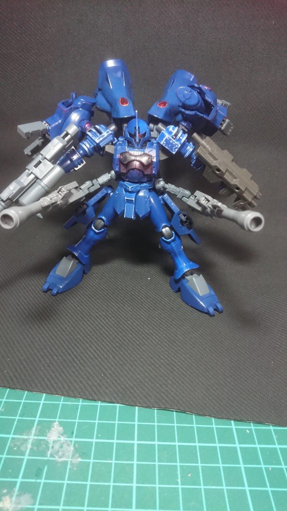 腰にバズーカ付きのサブアーム
F91のヴェスパーみたいな感じに展開?