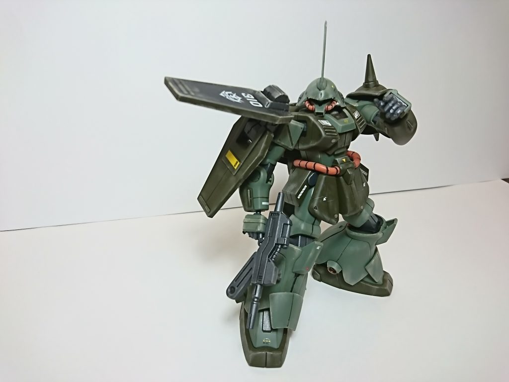 設定色に割りと従いました。改造箇所は特になく、ディテールアップでメタルパーツを僅かに使用した程度。
個人的には動力パイプの色を、もっと落ち着いた色にしたかったのですが、差し色が欲しかった点との葛藤で、設定通りオレンジ系としました。