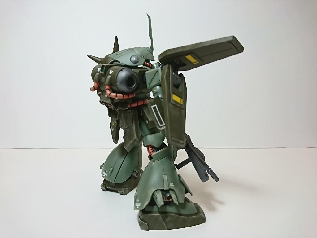 この【ツノ】には、なんの機能もありません。
スイッチポンで発射もしません。
ちなみに、頭のツノだって、機能としては重要でしょうが、あんなの格納庫とかでは、絶対ジャマでしょ。上方不注意でやらかすはずです、必ず(笑)
だが、それがいい。