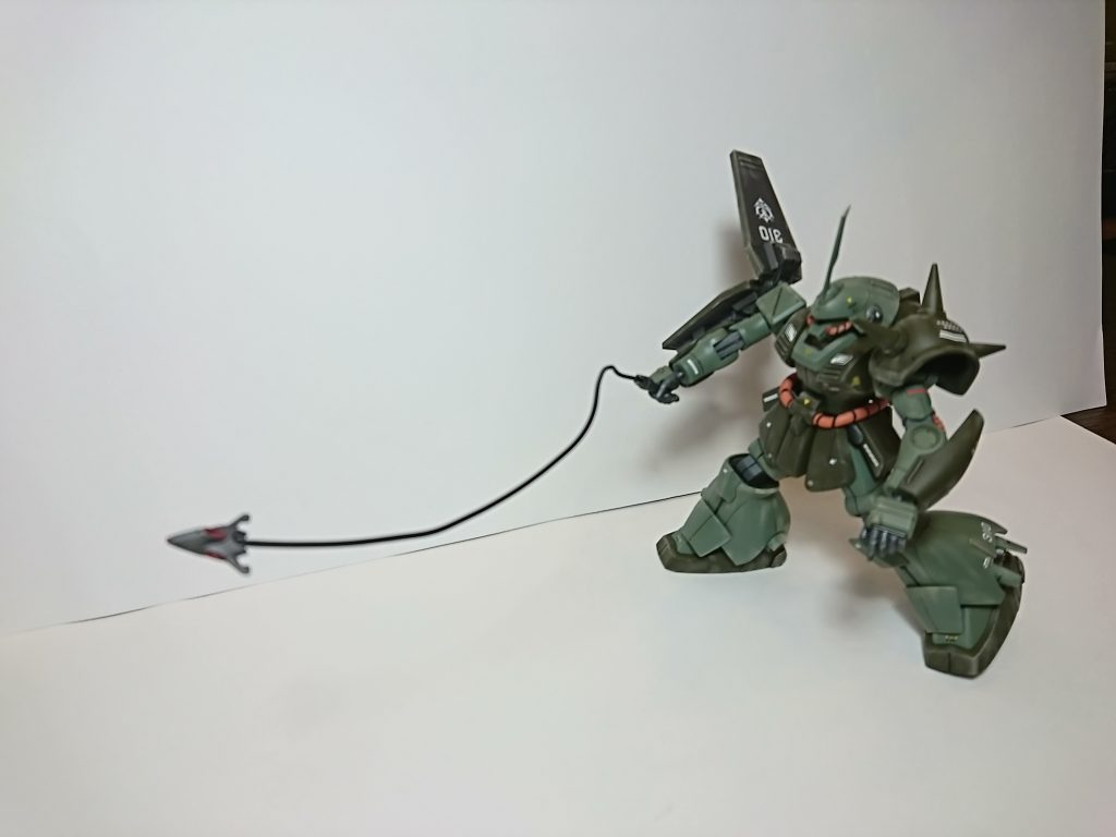 ウミヘビ。
画像にはないですが、他にガブスレイのフェダーインライフルを持たせる事も可能ですが、
ウミヘビもフェダーインライフルもティターンズからの拝借品なのでしょうか。
ガブスレイをジオンカラーにすると良さげじゃないか?