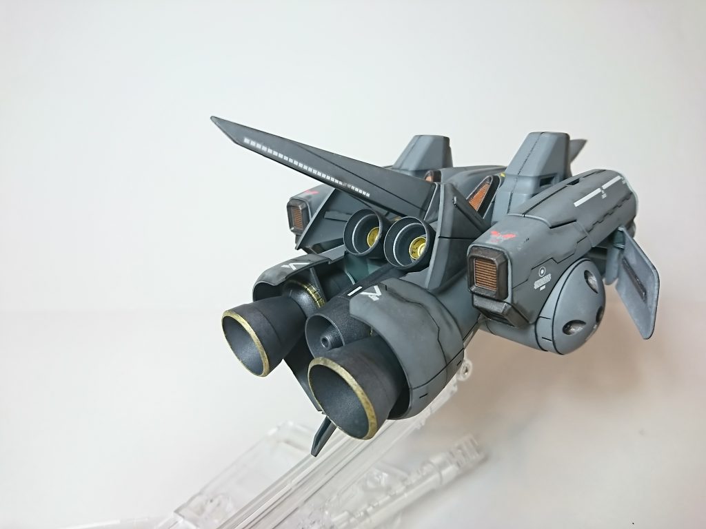 地上から衛生軌道まで届きそうなブースター。
そんなに推進力要るの?ブースターだけ見ると、ガンダムというよりマクロスのメカっぽく見えます。
