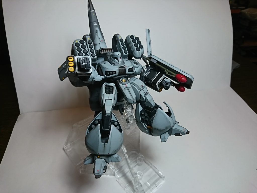 シールドがギラドーガの装備ということで、シュツルムファウストを装備できます。
やっぱりミサイル、赤で良かったかなぁ。