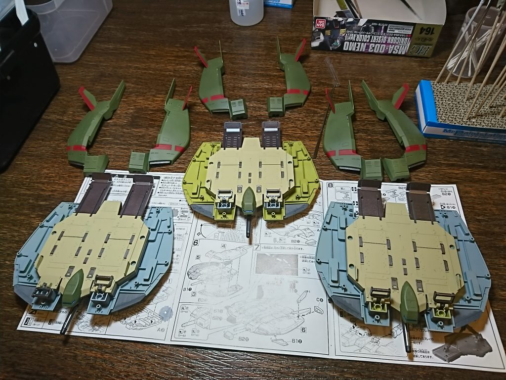 こうなりゃ、塗装すれば何でも一緒ですね。
キット的にも、一般販売とプレバンでは成形色の違いのみ。