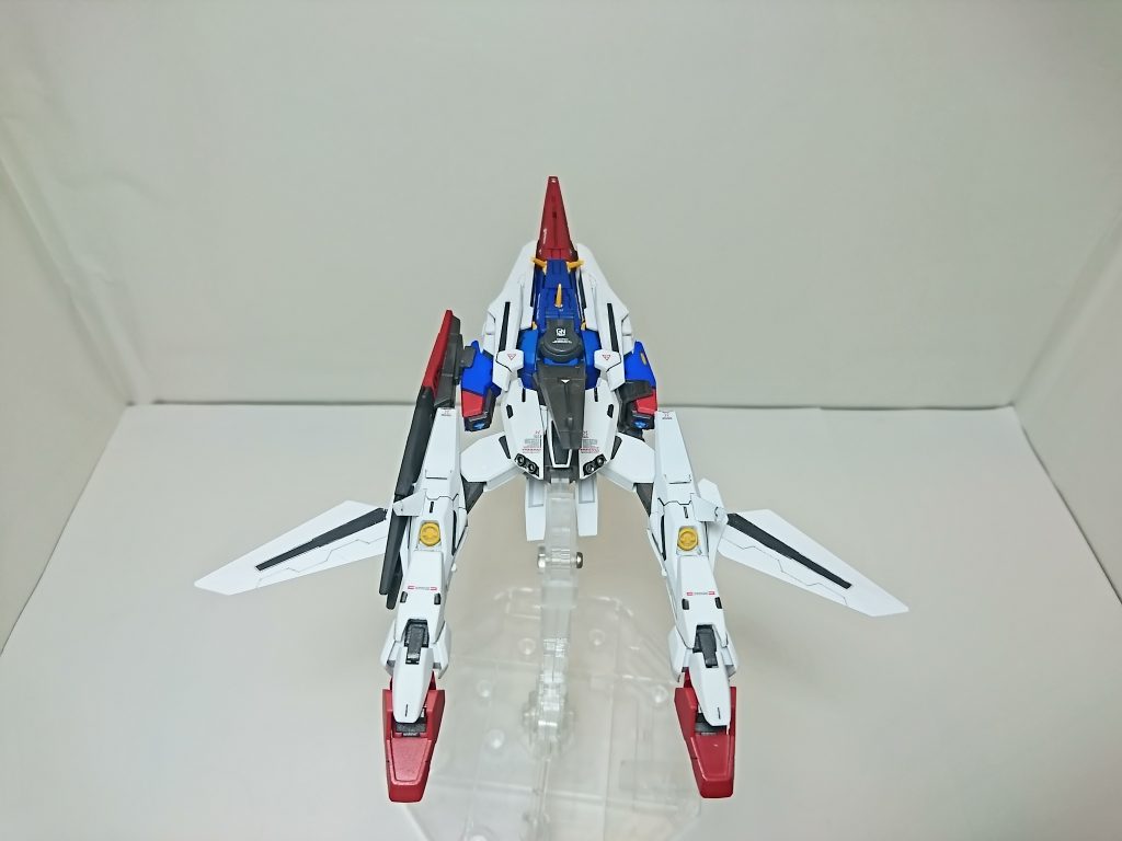 真上から。
シールドの位置が左右非対称になるので、安定感がなくなりましたね。
GNビームマシンガンをシールドの対角に装備してれば、変わったかもしれません。
だが!