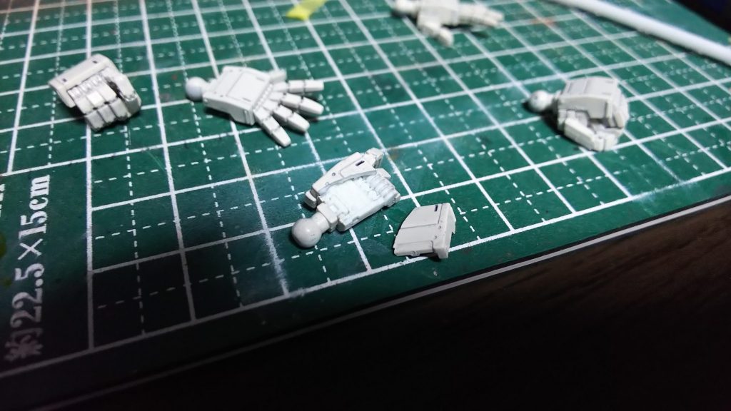 完成!
エナメルの流しすぎで完成直前に手の甲が割れました()