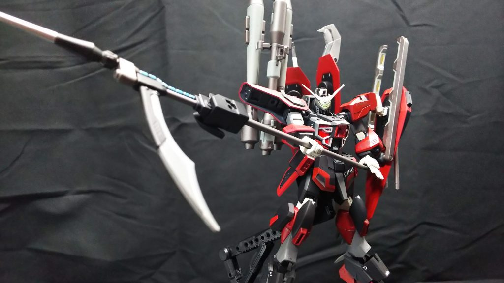 大型ニーズヘグ。持ち手を長くしてリーチを伸ばし、持ち手と鎌の接続部にバーニアを付けることで切り付ける時の威力を上げています。