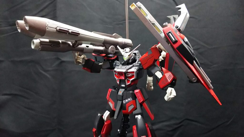 混合バズーカカラミティ。名前の通りカラミティの主兵装の塊。燃費が抜群に悪く、その重さから取り回しも悪いがそれを持ってしても装備するだけの破壊力がある。