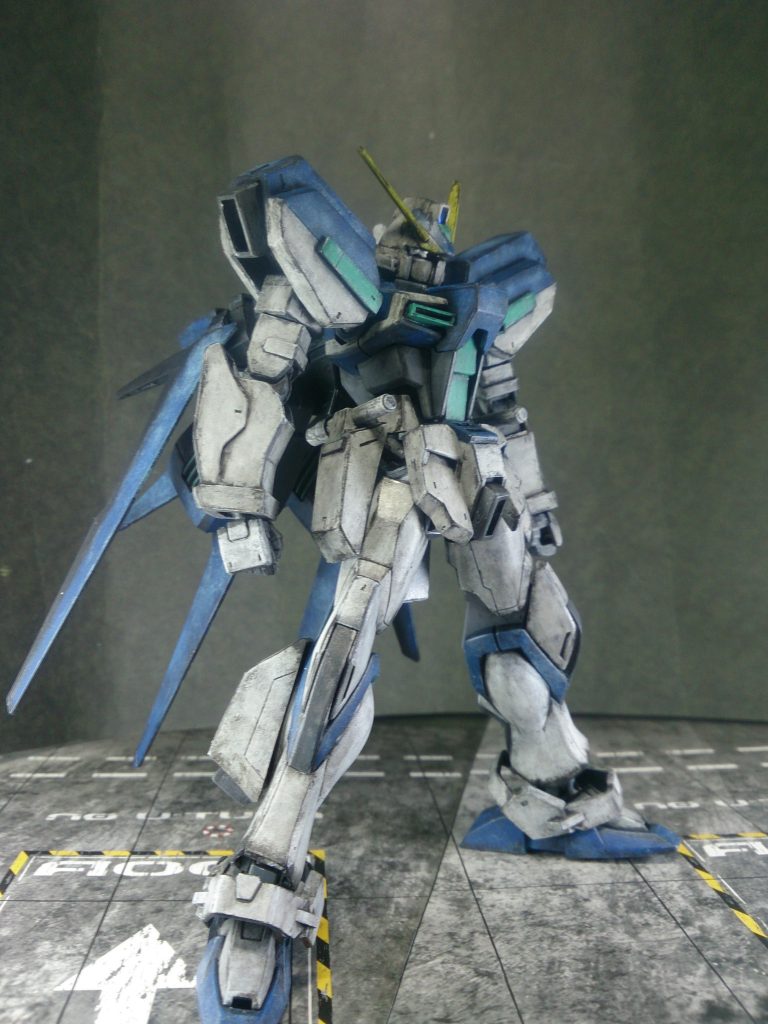 下地はエアブラシ上塗りには筆を使いました。
ウォッシング後に退色感出すために筆で一段階明るい色でドライブラシ施しました