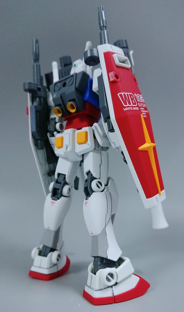 ただ成型色の白の色が少々好みでなかったので、白で塗り直しました、他は一部塗装しましたが、あとは成型色のままです。