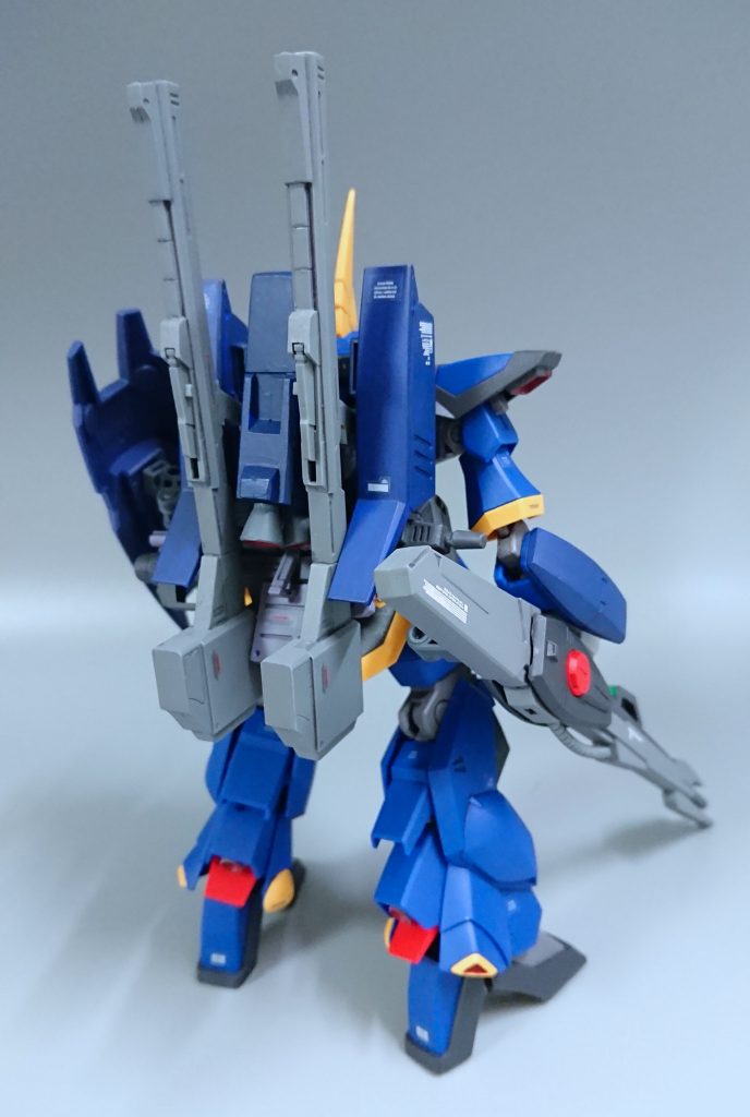 ZⅡのメイン動力を胸に収め、機動力の高い下半身をそのままに、ZⅡ用のメガビームライフル、クレイバスーカ、グレネードランチャー付きのビームライフルを装備しました。