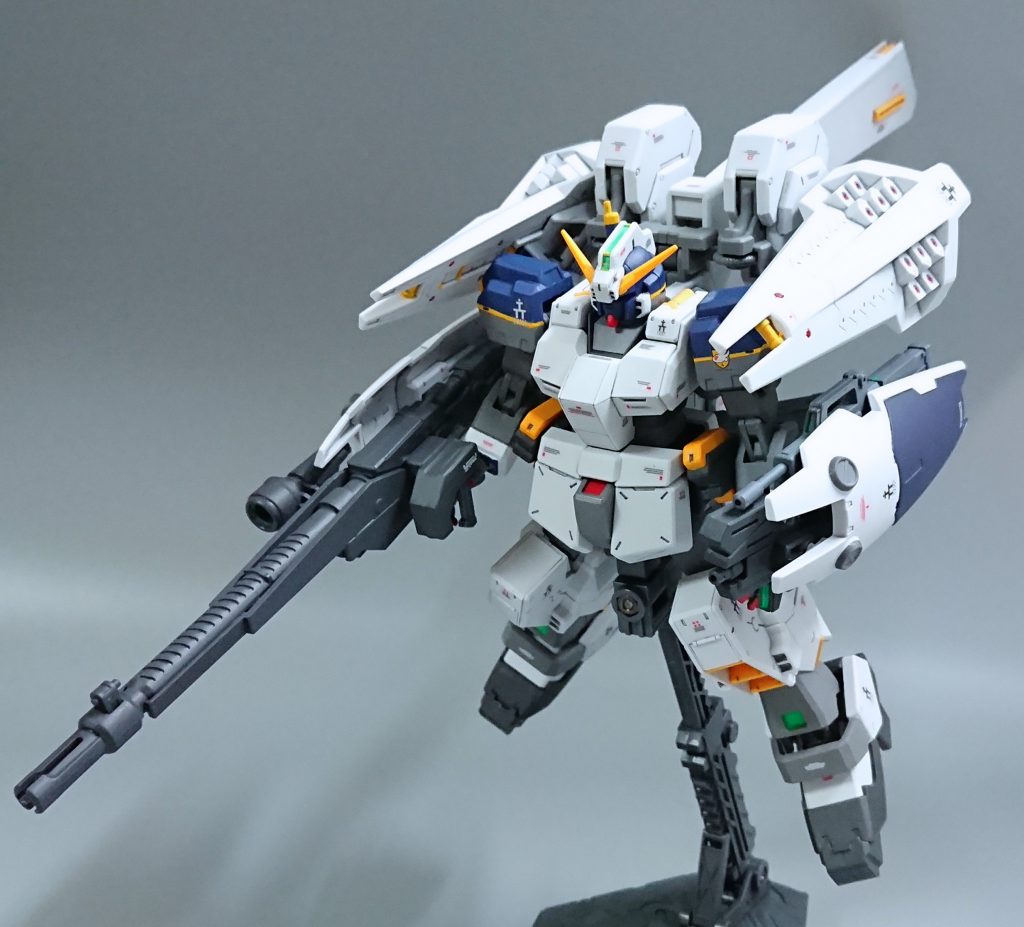 若干時代の近いセンチネルの流れも入れながら、ガンダム試作3号機(デンドロビウム)感と、サンダーボルト風味のフルアーマーという感じです♪(*´ω`*)