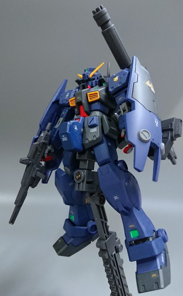 こちらは成型色はそのままですが、一部シタデルカラーにて塗装しましてデカール貼ってつや消しクリア仕上げになっています。